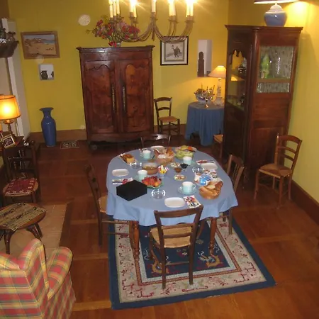 Couette-café Le Logis Des Tourelles 2*